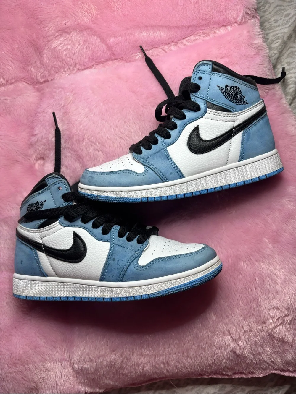 Nike Mid-Top Sneakers in Light Blue, White & Black